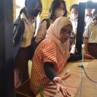 Kegiatan Outdoor Study Kelas IX C dan IX D ke Rumah Singgah Tuan Kadi | SMP METTA MAITREYA